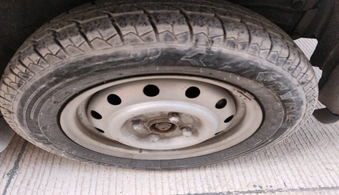 2011 Maruti Wagon R 1.0 LXI, Petrol, Manual, 1,72,726 km, tyre