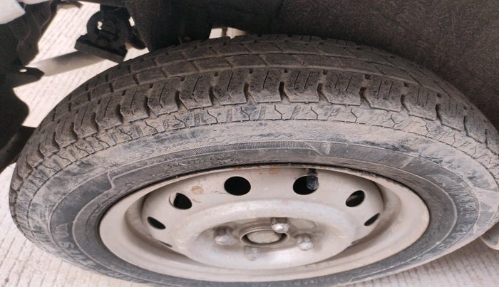 2011 Maruti Wagon R 1.0 LXI, Petrol, Manual, 1,72,726 km, tyre