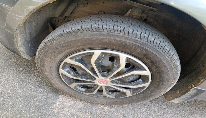 2014 Maruti Swift VXI, Petrol, Manual, 1,59,902 km, tyre