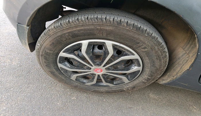 2014 Maruti Swift VXI, Petrol, Manual, 1,59,902 km, tyre