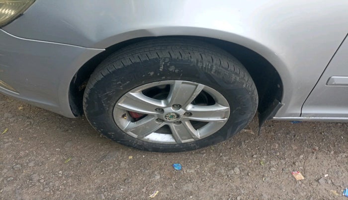 2012 Skoda Laura AMBITION 2.0 TDI CR MT, Diesel, Manual, 1,17,004 km, tyre