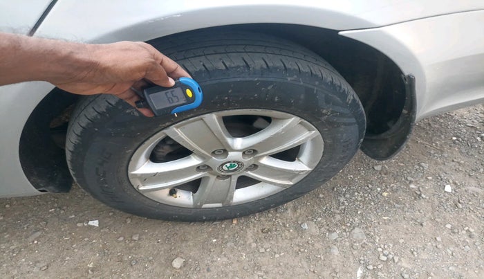 2012 Skoda Laura AMBITION 2.0 TDI CR MT, Diesel, Manual, 1,17,004 km, tyre