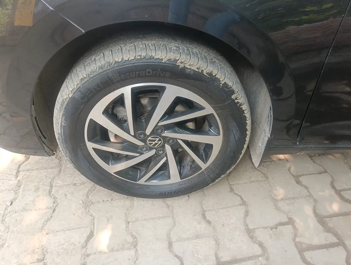 2024 Volkswagen VIRTUS Topline 1.0 TSI MT (Electric Seats), Petrol, Manual, 25,406 km, tyre