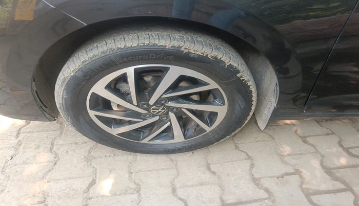 2024 Volkswagen VIRTUS Topline 1.0 TSI MT (Electric Seats), Petrol, Manual, 25,406 km, tyre