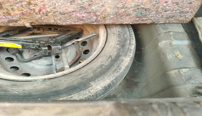 2011 Hyundai i20 MAGNA 1.2, Petrol, Manual, 1,04,447 km, tyre