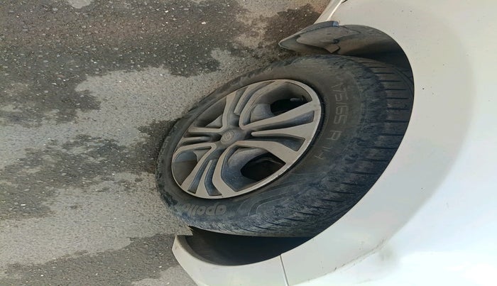 2024 Tata TIGOR XZA Plus iCNG , Petrol, Automatic, 44,511 km, tyre