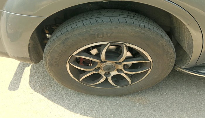 2014 Mahindra XUV500 W4, Diesel, Manual, 1,25,000 km, tyre