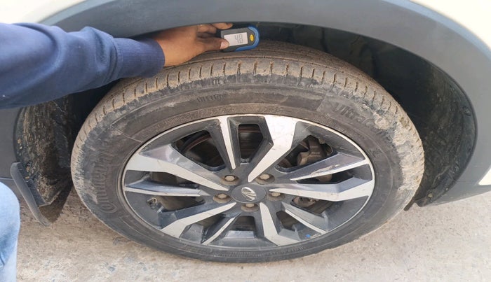 2021 Mahindra XUV300 W8 (O) 1.2 PETROL AMT, Petrol, Automatic, 1,18,793 km, tyre