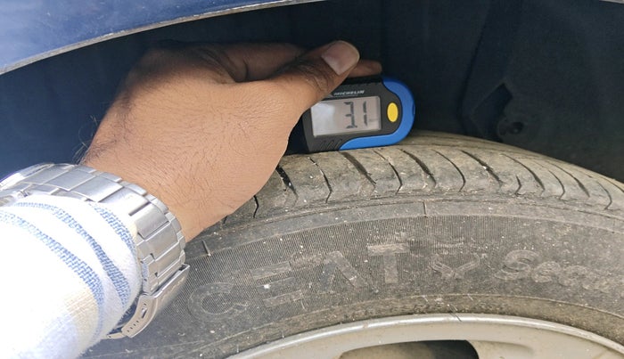 2015 Renault Lodgy 85 PS RXZ, Diesel, Manual, 2,59,736 km, tyre