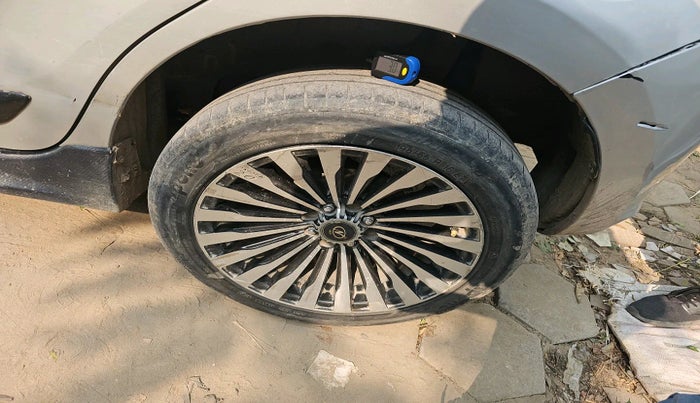 2019 Maruti Swift VXI, Petrol, Manual, 1,12,299 km, tyre