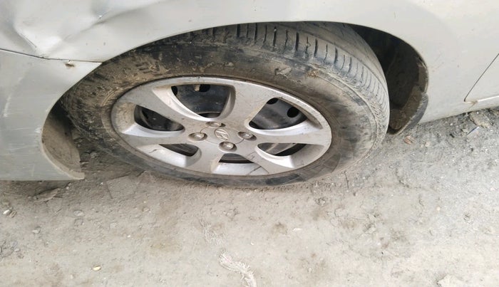 2011 Hyundai Verna FLUIDIC 1.6 VTVT EX, Petrol, Manual, 88,437 km, tyre