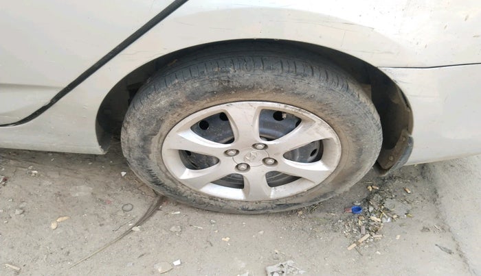 2011 Hyundai Verna FLUIDIC 1.6 VTVT EX, Petrol, Manual, 88,437 km, tyre