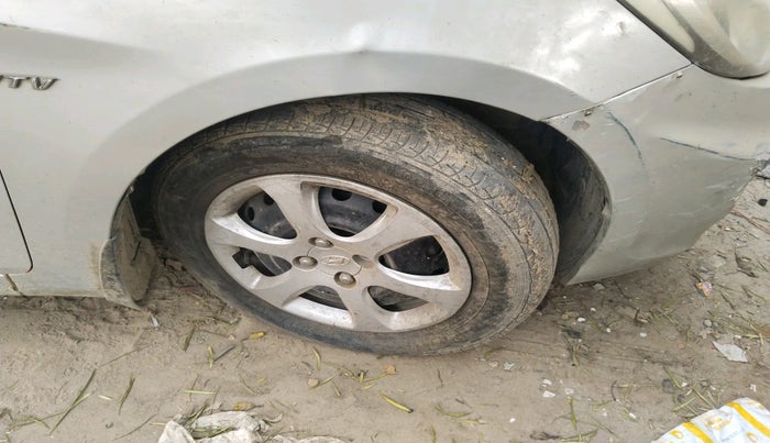 2011 Hyundai Verna FLUIDIC 1.6 VTVT EX, Petrol, Manual, 88,437 km, tyre