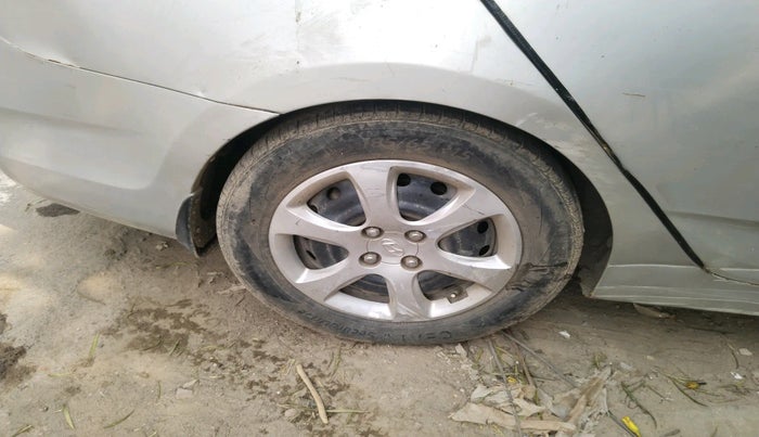 2011 Hyundai Verna FLUIDIC 1.6 VTVT EX, Petrol, Manual, 88,437 km, tyre