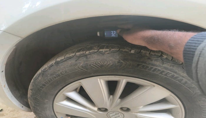 2015 Maruti Swift ZDI, Diesel, Manual, 1,78,164 km, tyre