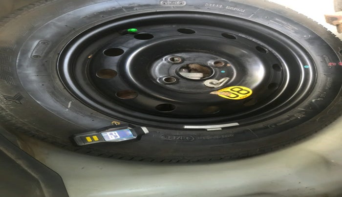 2015 Maruti Swift ZDI, Diesel, Manual, 1,78,164 km, tyre