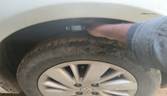 2015 Maruti Swift ZDI, Diesel, Manual, 1,78,164 km, tyre