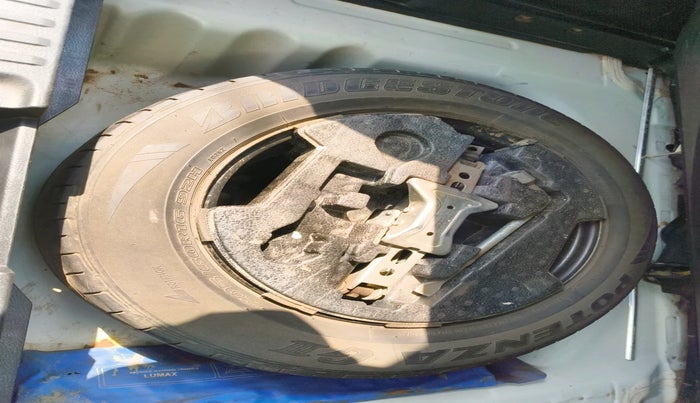 2018 Maruti Vitara Brezza VDI, Diesel, Manual, 2,21,254 km, tyre