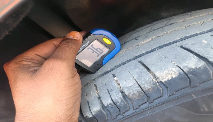 2015 Ford Ecosport TITANIUM 1.5L DIESEL (OPT), Diesel, Manual, 1,36,584 km, tyre