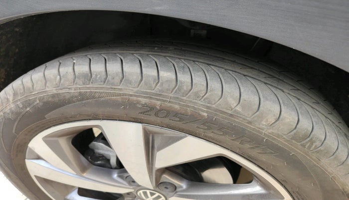 2025 Volkswagen TAIGUN TOPLINE 1.0 TSI AT, Petrol, Automatic, 1,744 km, tyre