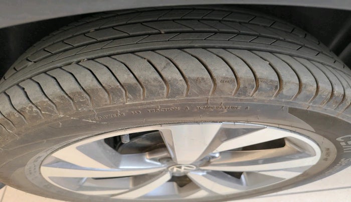 2025 Volkswagen TAIGUN TOPLINE 1.0 TSI AT, Petrol, Automatic, 1,744 km, tyre