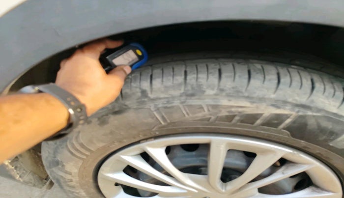 2022 Mahindra XUV700 AX 3 P AT 5 STR, Petrol, Automatic, 15,129 km, tyre