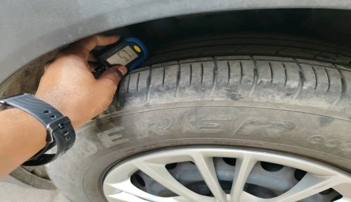 2022 Mahindra XUV700 AX 3 P AT 5 STR, Petrol, Automatic, 15,129 km, tyre