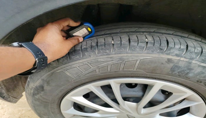 2022 Mahindra XUV700 AX 3 P AT 5 STR, Petrol, Automatic, 15,129 km, tyre