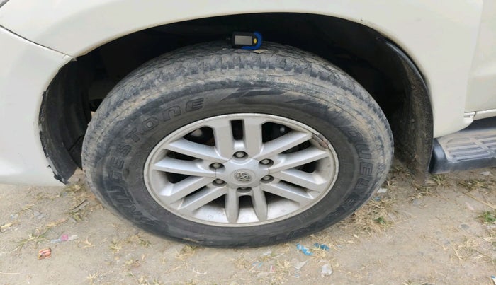 2013 Toyota Fortuner 3.0 4X2 AT, Diesel, Automatic, 1,28,966 km, tyre