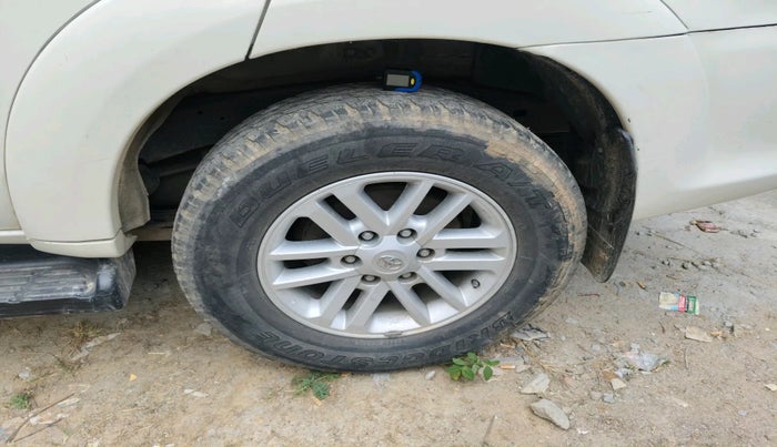 2013 Toyota Fortuner 3.0 4X2 AT, Diesel, Automatic, 1,28,966 km, tyre