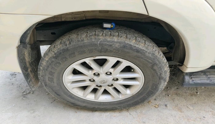 2013 Toyota Fortuner 3.0 4X2 AT, Diesel, Automatic, 1,28,966 km, tyre