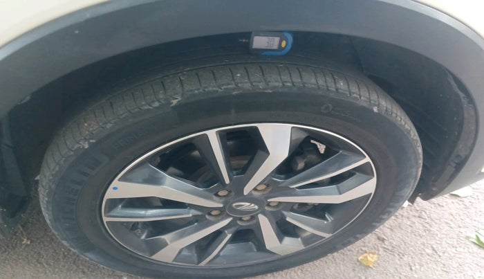 2020 Mahindra XUV300 W8 (O) 1.5 DIESEL, Diesel, Manual, 1,17,654 km, tyre