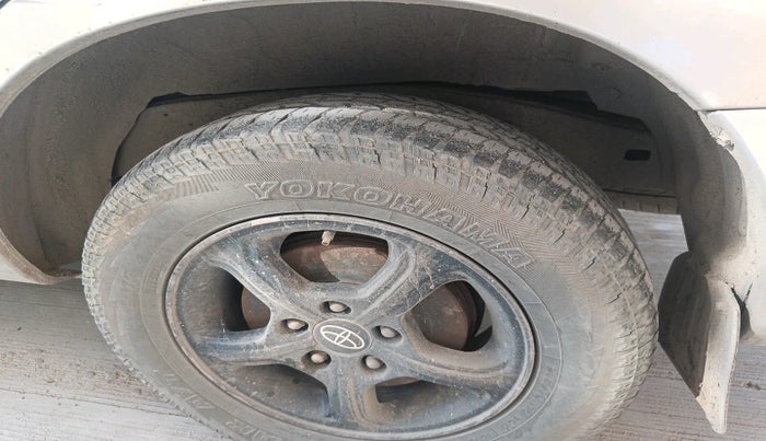 2007 Toyota Innova G4 2.0, Petrol, Manual, 2,14,104 km, tyre