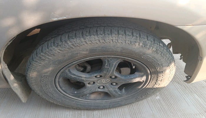 2007 Toyota Innova G4 2.0, Petrol, Manual, 2,14,104 km, tyre