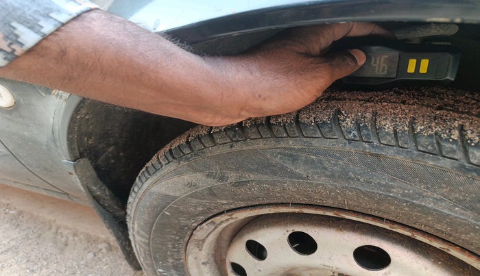 2010 Ford Ikon 1.4 DIESEL, Diesel, Manual, 2,07,035 km, tyre