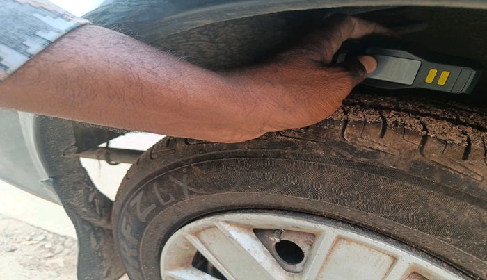 2010 Ford Ikon 1.4 DIESEL, Diesel, Manual, 2,07,035 km, tyre