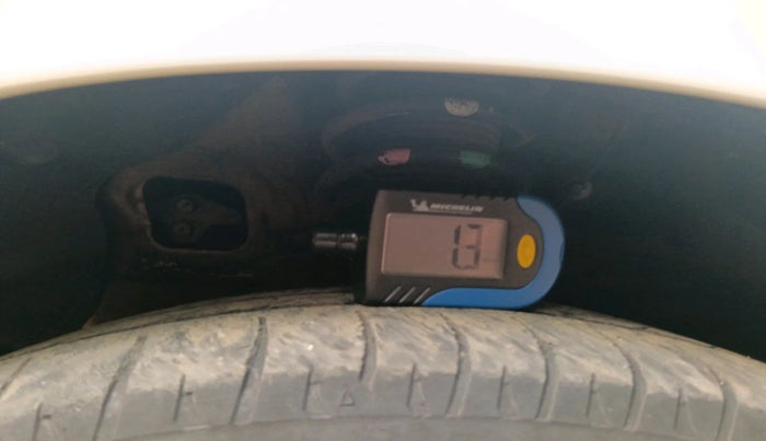 2014 Hyundai Grand i10 ASTA 1.1 CRDI, Diesel, Manual, 1,57,550 km, tyre