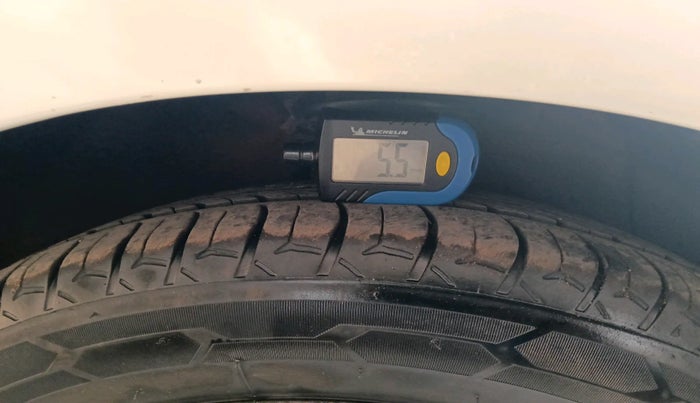 2014 Hyundai Grand i10 ASTA 1.1 CRDI, Diesel, Manual, 1,57,550 km, tyre