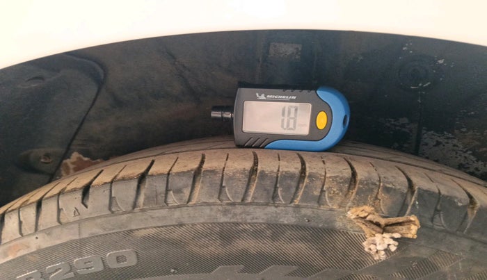 2014 Hyundai Grand i10 ASTA 1.1 CRDI, Diesel, Manual, 1,57,550 km, tyre