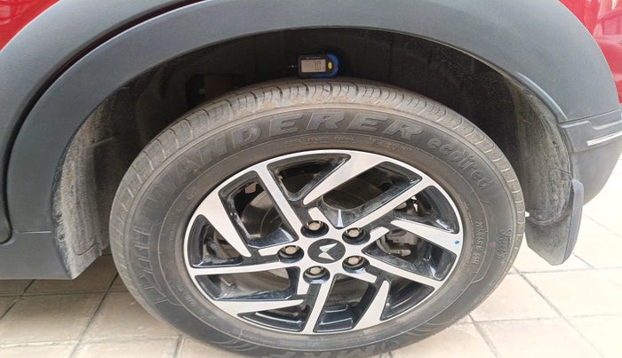 2025 Mahindra XUV 3XO AX5 1.5 Turbo Diesel, Diesel, Manual, 990 km, tyre