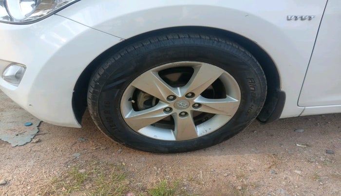 2012 Hyundai New Elantra 1.8 SX MT VTVT, Petrol, Manual, 70,142 km, tyre