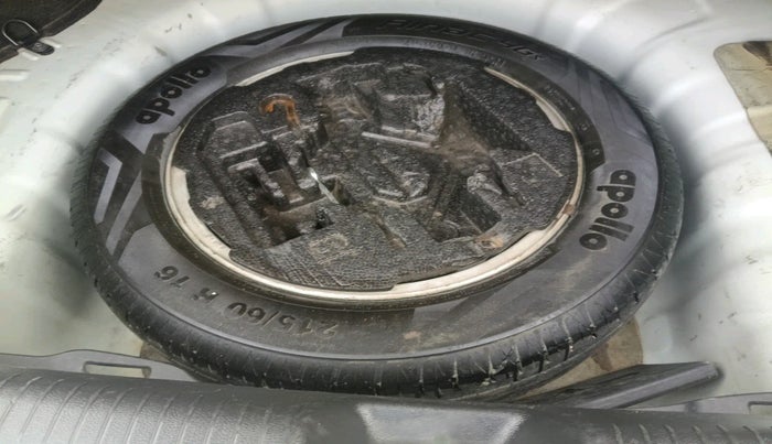 2012 Hyundai New Elantra 1.8 SX MT VTVT, Petrol, Manual, 70,142 km, tyre