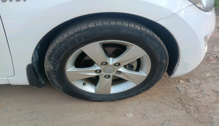 2012 Hyundai New Elantra 1.8 SX MT VTVT, Petrol, Manual, 70,142 km, tyre