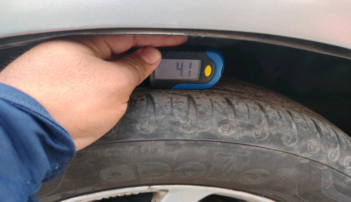 2015 Honda Amaze 1.2L I-VTEC VX AT, Petrol, Automatic, 44,028 km, tyre