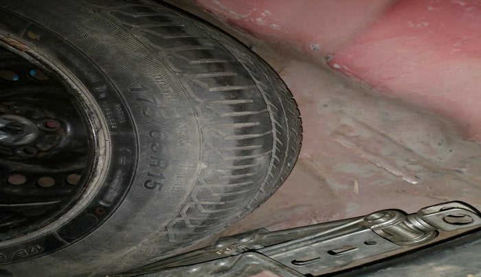 2012 Honda Jazz 1.2L I-VTEC X, Petrol, Manual, 1,88,102 km, tyre