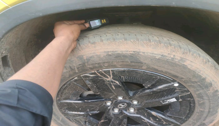 2023 Tata Harrier FEARLESS PLUS DUAL TONE AT, Diesel, Automatic, 17,148 km, tyre