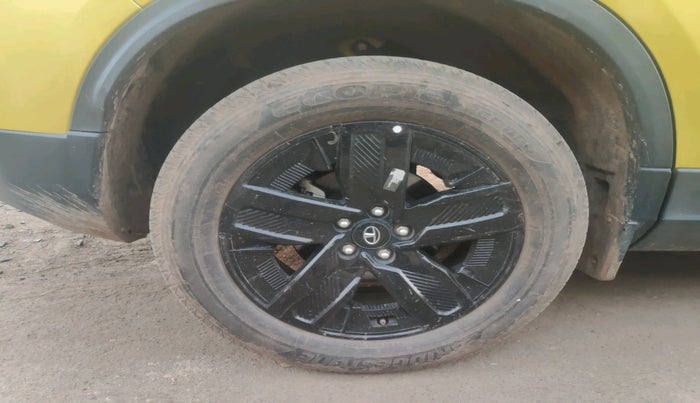 2023 Tata Harrier FEARLESS PLUS DUAL TONE AT, Diesel, Automatic, 17,148 km, tyre