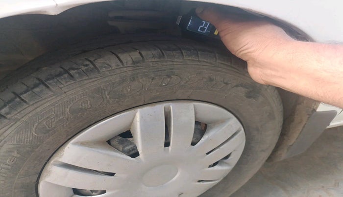 2017 Maruti Alto 800 LXI, Petrol, Manual, 1,41,456 km, tyre