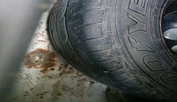 2017 Maruti Alto 800 LXI, Petrol, Manual, 1,41,456 km, tyre