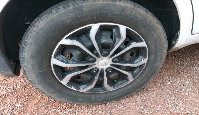 2013 Maruti Ritz LXI, Petrol, Manual, 1,05,273 km, tyre